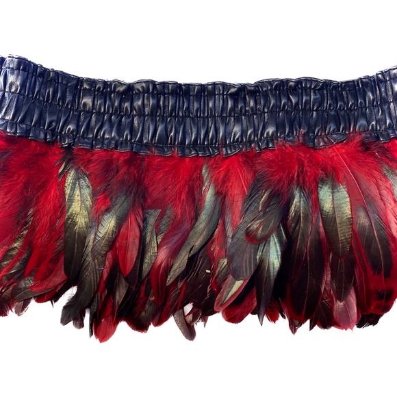 Charming Red/Black Rooster Feathers Mini Skirt with Black Belt Small-Medium - Picture 3 of 7